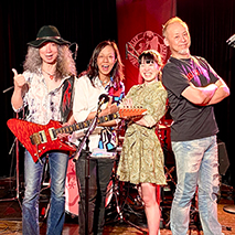 安達久美(G)・川口千里(Dr)・須藤 満(B)・Special Guest 山本恭司(G)